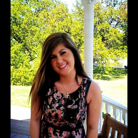 Meet your Posher, Michelle - Picture 2 of 3